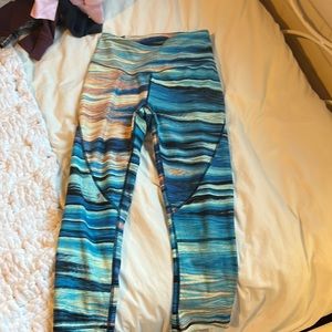 Cropped leggings, very smooth and nylon fabric